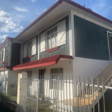 Viksh Seaview Apartment ラ・ガウレット エクステリア 写真