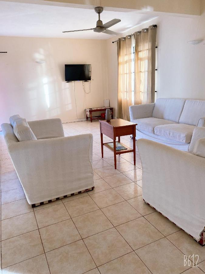 Viksh Seaview Apartment ラ・ガウレット エクステリア 写真