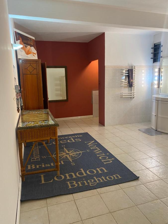Viksh Seaview Apartment ラ・ガウレット エクステリア 写真